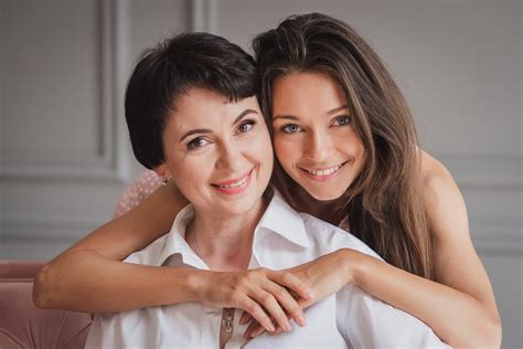 Лесби массаж. Порно с лесбиянками массажистками .